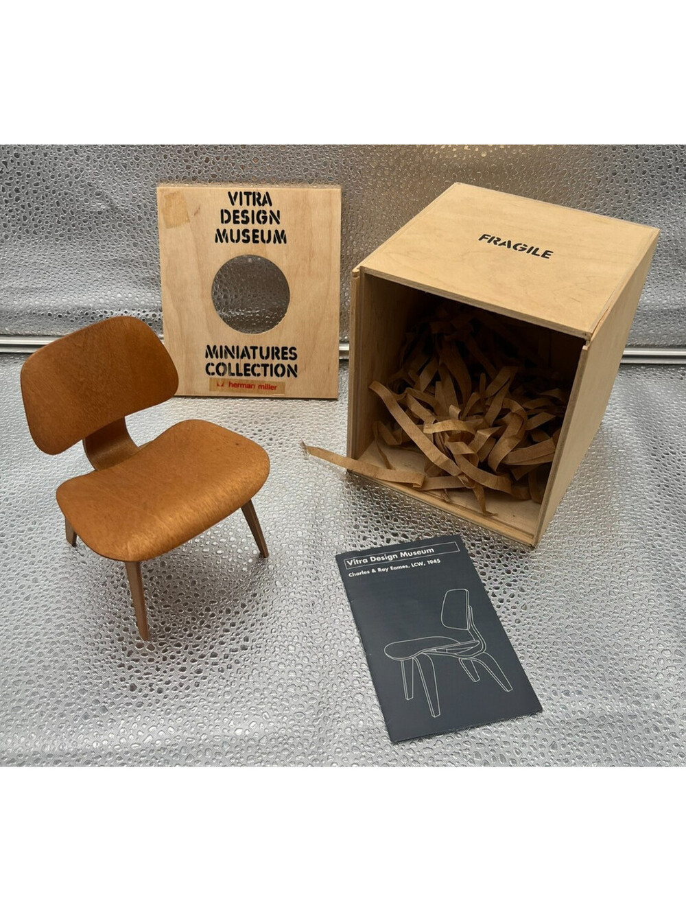 Vitra Eames LCW 1945 1:6 Miniature Chair Design Museum MCM Wood Box